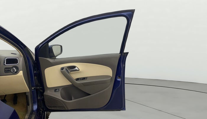 2012 Volkswagen Vento HIGHLINE DIESEL 1.6, Diesel, Manual, 73,895 km, RHS Front Door