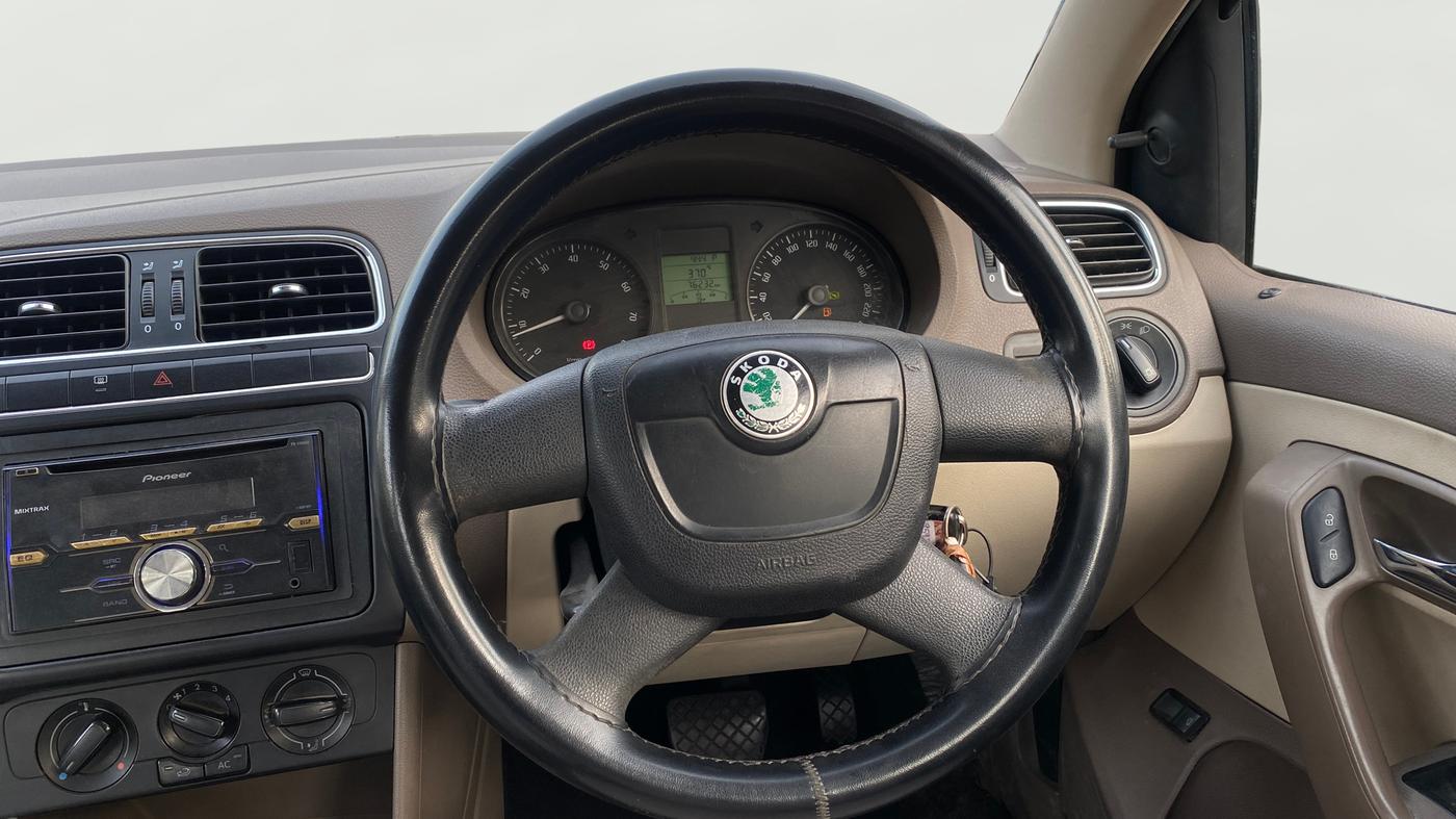 2013 Skoda Rapid AMBITION 1.6 MPI AT, Petrol, Automatic, 76,221 km, Steering Wheel Close Up