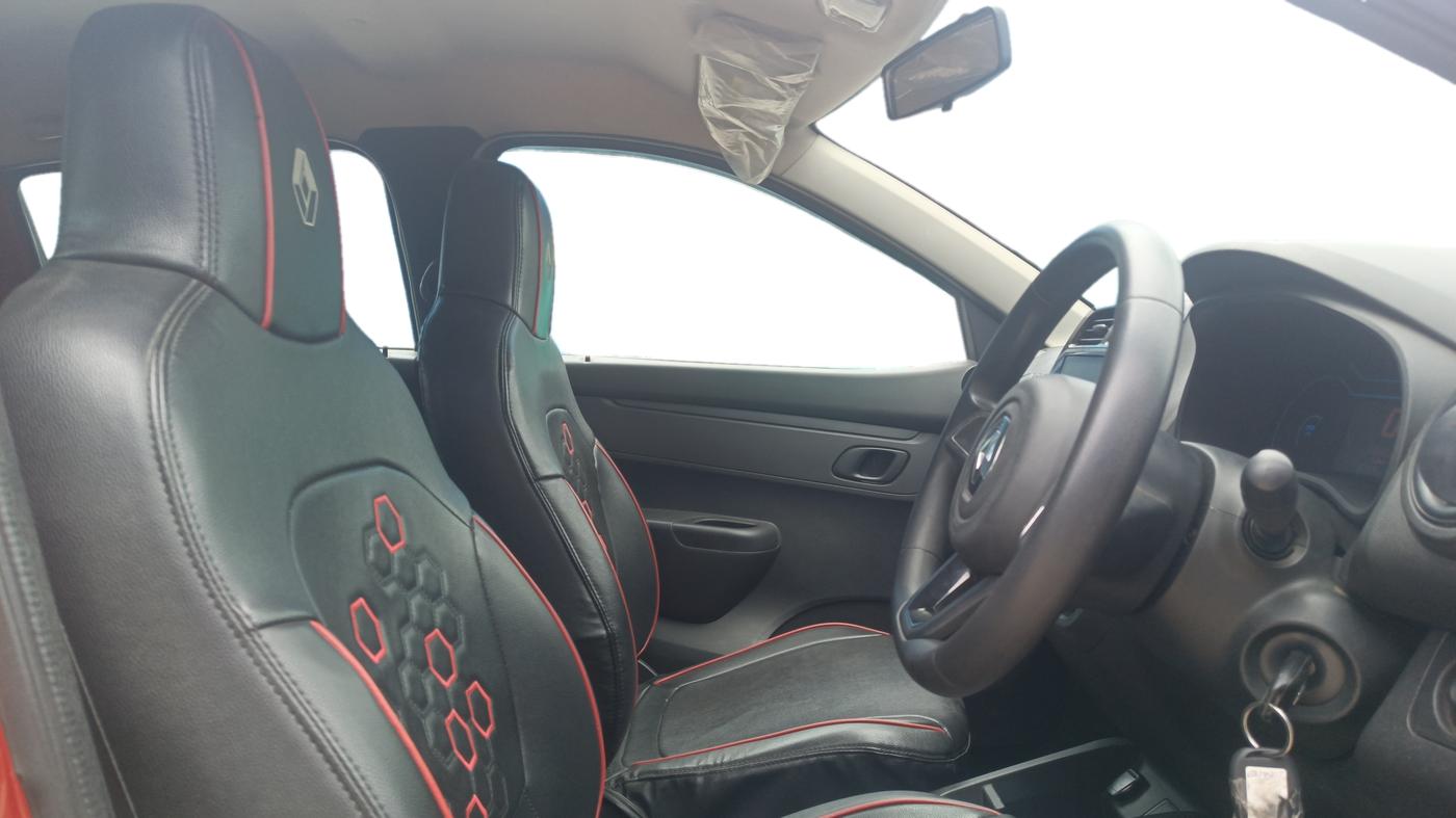 2022 Renault Kwid RXT 1.0 AMT, Petrol, Automatic, 33,680 km, Right Side Front Door Cabin