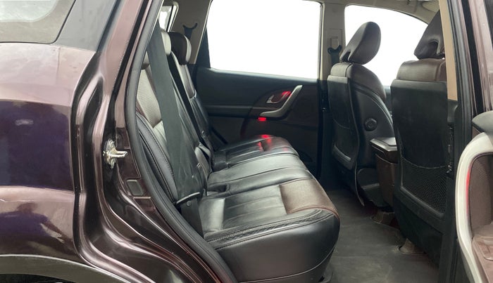 2014 Mahindra XUV500 W8, Diesel, Manual, 1,49,534 km, Right Side Rear Door Cabin