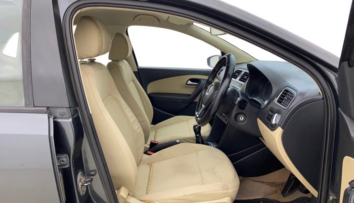 2016 Volkswagen Polo HIGHLINE 1.0L, Petrol, Manual, 58,567 km, Right Side Front Door Cabin