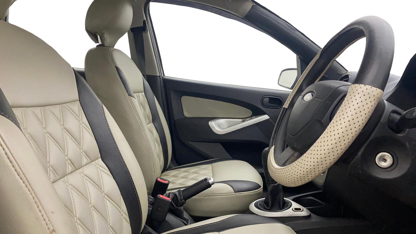 2014 Ford Figo TITANIUM 1.4 DIESEL, Diesel, Manual, 86,337 km, Right Side Front Door Cabin
