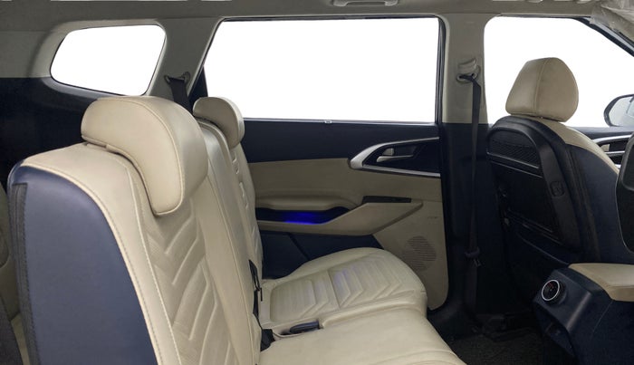 2022 KIA CARENS LUXURY PLUS 1.5 DIESEL AT 7 STR, Diesel, Automatic, 83,166 km, Right Side Rear Door Cabin