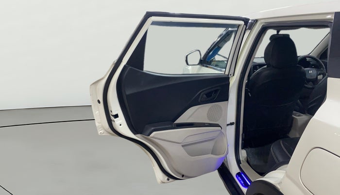 2023 Mahindra XUV300 W4 1.2 PETROL, Petrol, Manual, 8,022 km, LHS Rear Door