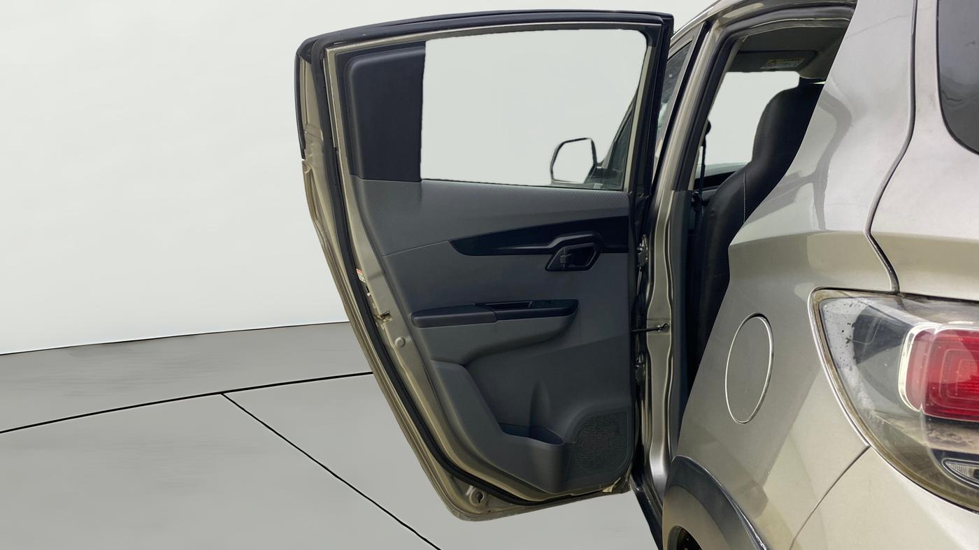 2018 Mahindra KUV 100 NXT K4+ P 6 STR, Petrol, Manual, 68,372 km, LHS Rear Door