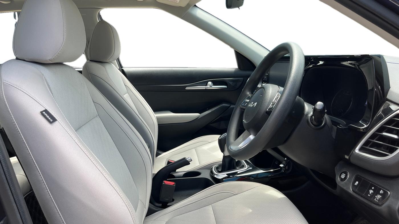 2023 KIA SELTOS HTK PLUS 1.5 IMT, Petrol, Manual, 43,995 km, Right Side Front Door Cabin