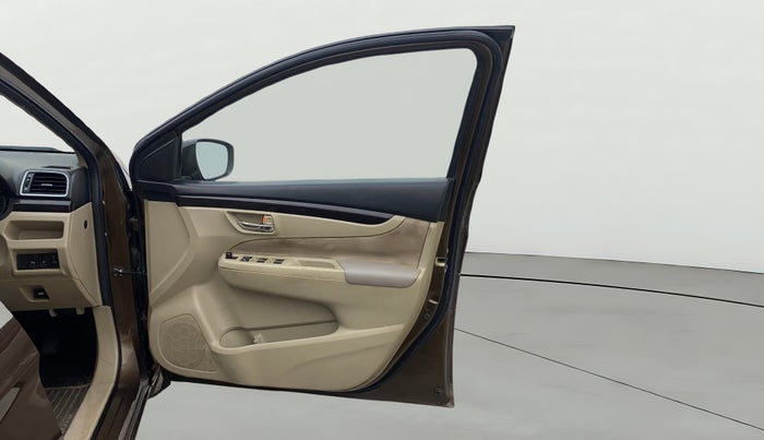 2016 Maruti Ciaz VXI+, Petrol, Manual, 1,34,667 km, RHS Front Door