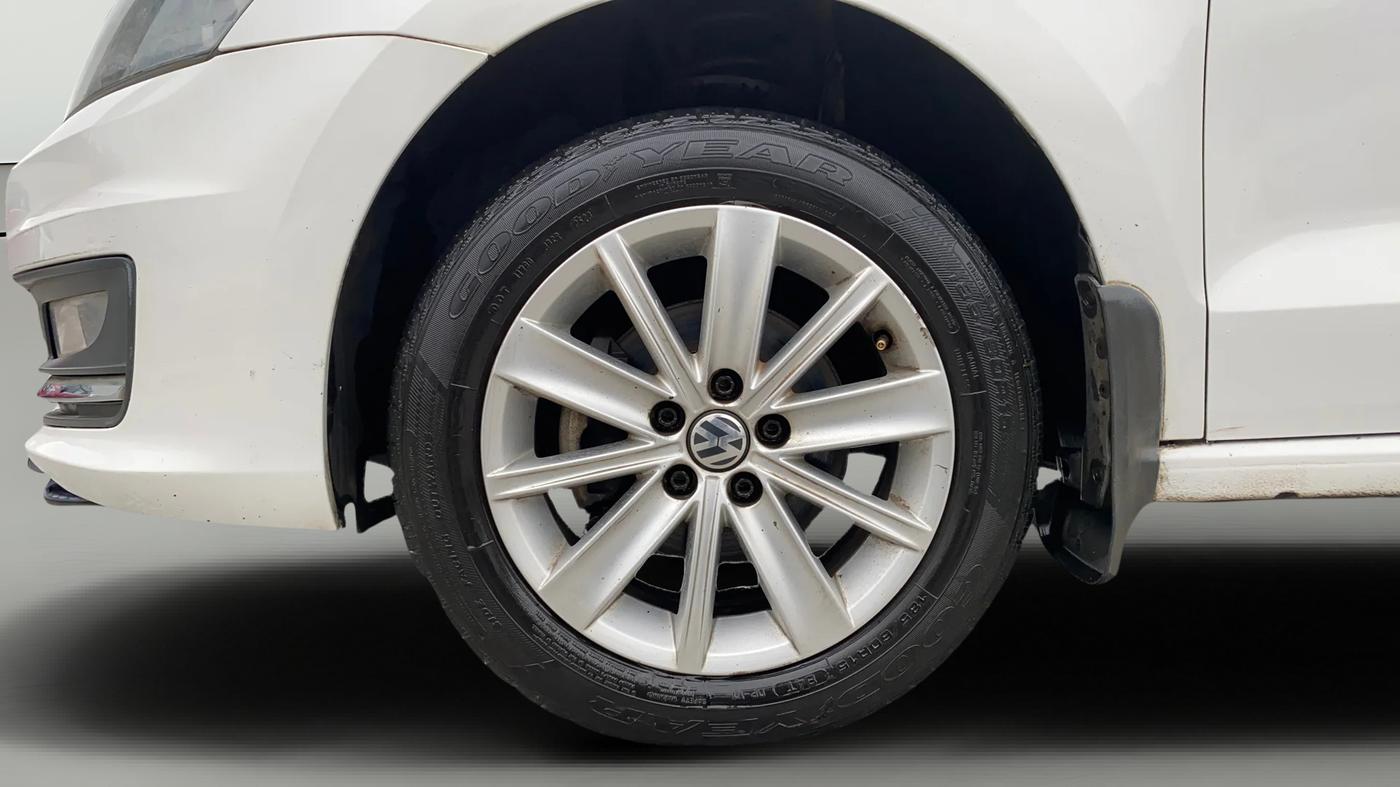 2018 Volkswagen Vento HIGHLINE 1.6 MPI, Petrol, Manual, 75,330 km, Left Front Wheel