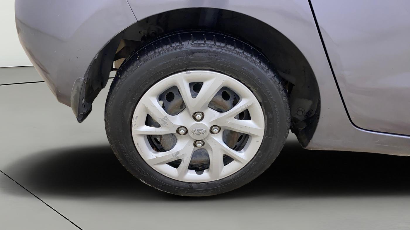 2018 Hyundai Grand i10 MAGNA AT 1.2 KAPPA VTVT, Petrol, Automatic, 33,716 km, Right Rear Wheel