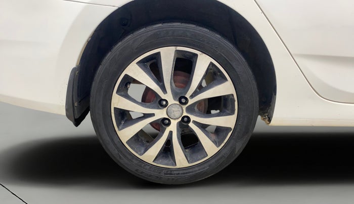 2016 Hyundai Verna 1.6 CRDI SX (O), Diesel, Manual, 90,522 km, Right Rear Wheel