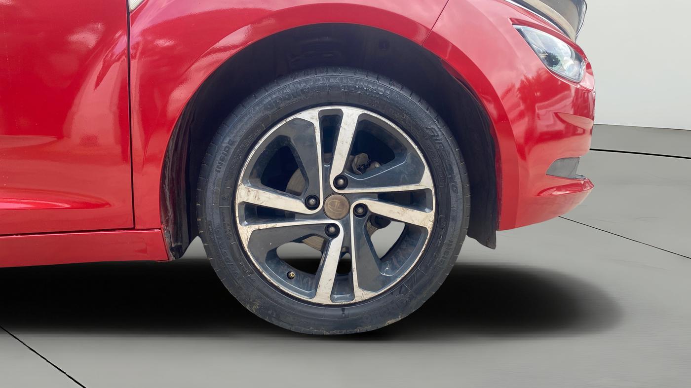 2022 Tata ALTROZ XZ PETROL, Petrol, Manual, 67,751 km, Right Front Wheel