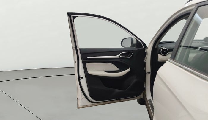 2022 MG ASTOR SHARP 1.5 MT, Petrol, Manual, 10,118 km, LHS Front Door