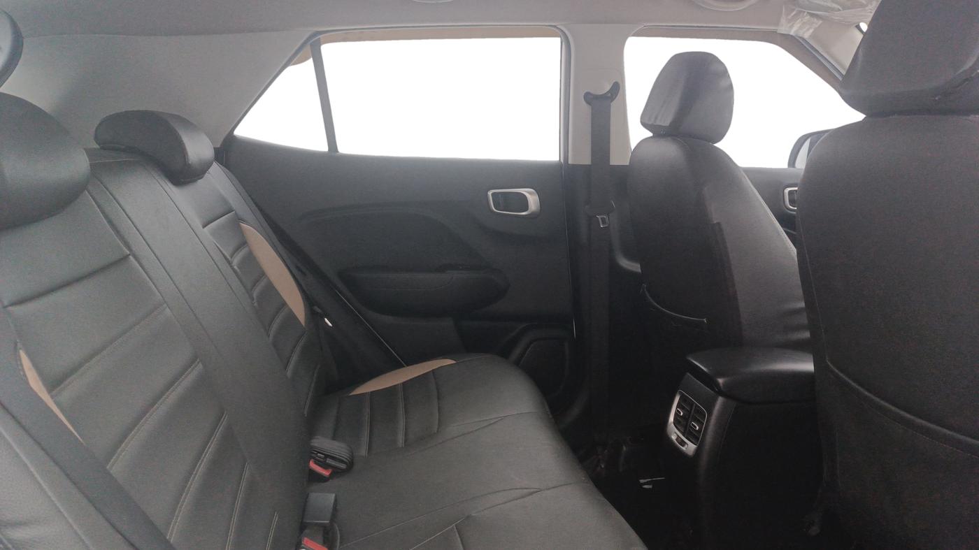 2022 Hyundai VENUE S+ 1.2, Petrol, Manual, 34,153 km, Right Side Rear Door Cabin