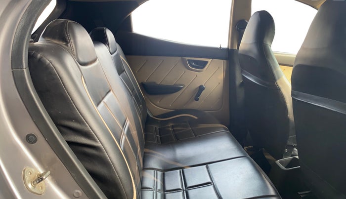 2013 Hyundai Eon D-LITE+, Petrol, Manual, 79,459 km, Right Side Rear Door Cabin