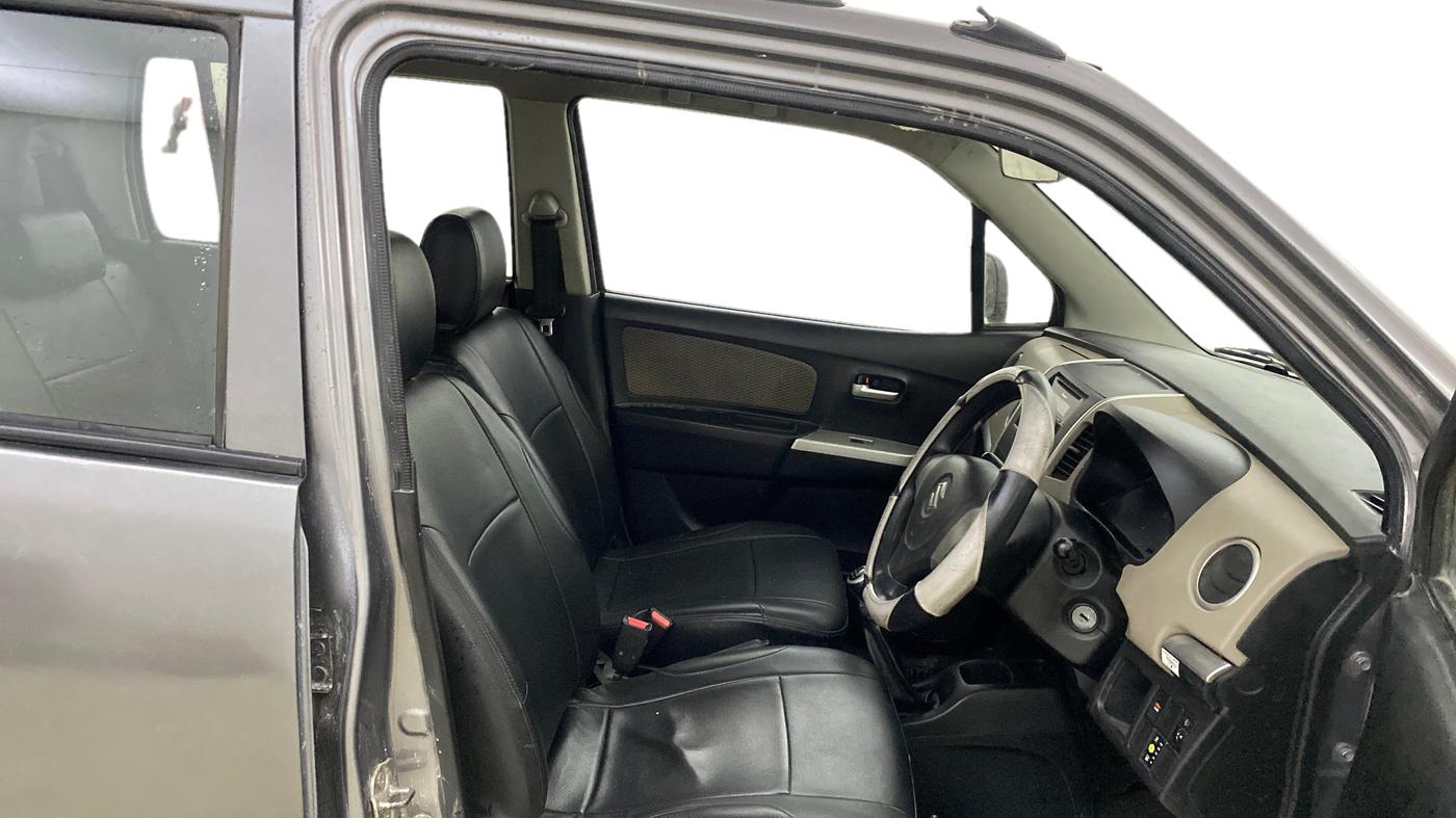 2016 Maruti Wagon R 1.0 LXI CNG, CNG, Manual, 84,883 km, Right Side Front Door Cabin