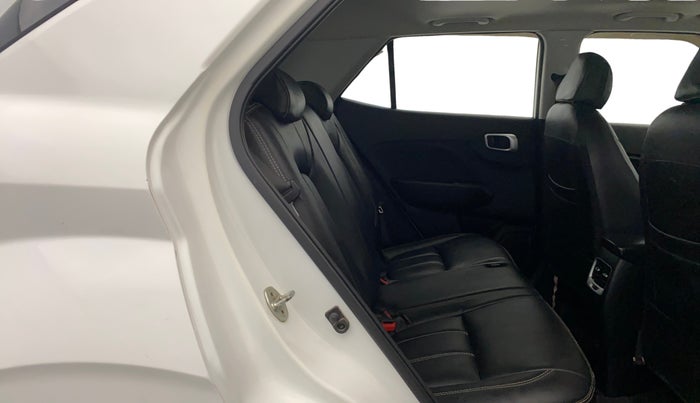 2020 Hyundai VENUE SX PLUS 1.0 TURBO DCT, Petrol, Automatic, 65,191 km, Right Side Rear Door Cabin