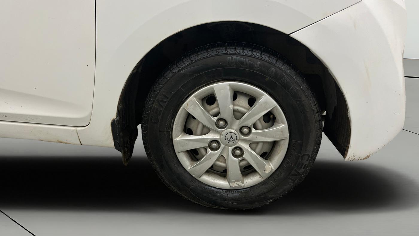 2015 Hyundai Eon D-LITE+, Petrol, Manual, 49,185 km, Right Front Wheel