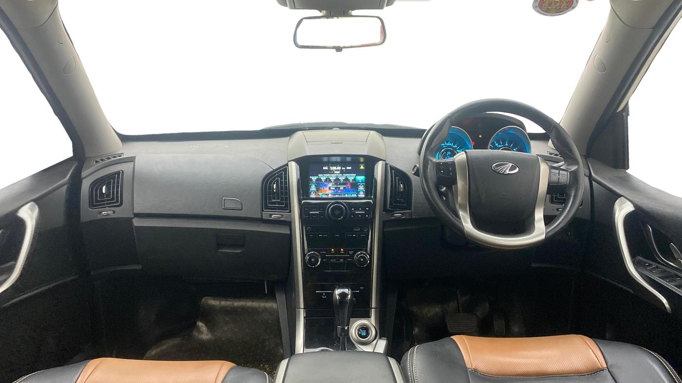 2020 Mahindra XUV500 W9 AT, Diesel, Automatic, 1,21,434 km, Dashboard