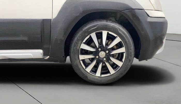 2015 Toyota Etios CROSS 1.2 G, Petrol, Manual, 1,16,991 km, Right Front Wheel