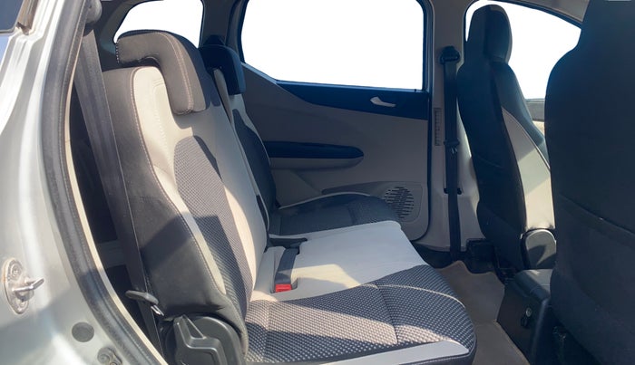 2020 Renault TRIBER RXZ, Petrol, Manual, 40,968 km, Right Side Rear Door Cabin