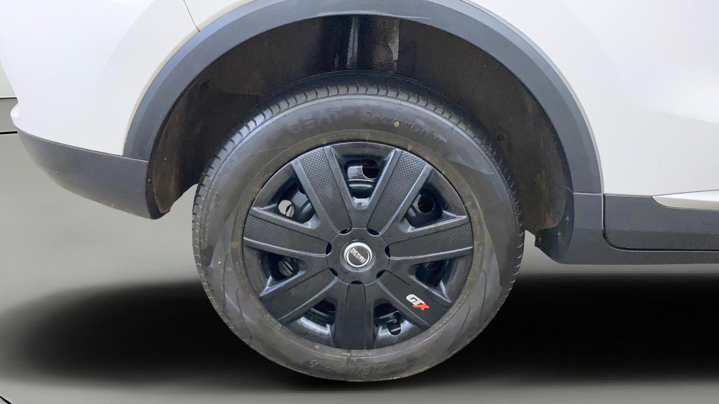 2025 MG ASTOR Sprint 1.5 MT (Ivory), Petrol, Manual, 3,298 km, Right Rear Wheel