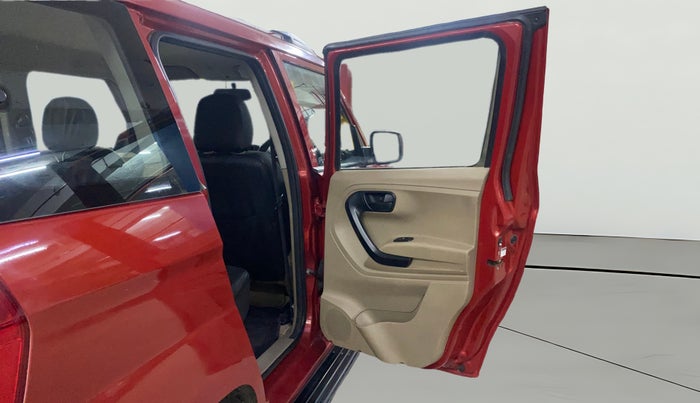 2016 Mahindra TUV300 T6, Diesel, Manual, 75,838 km, RHS Rear Door