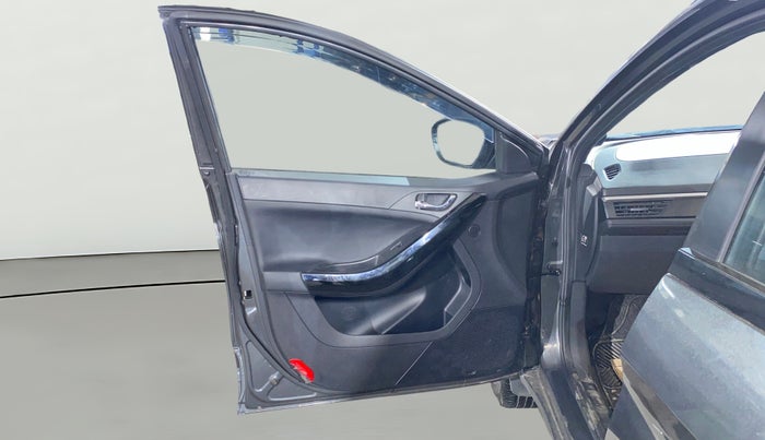 2024 Tata NEXON FEARLESS + SUNROOF DUAL TONE 1.2 PETROL, Petrol, Manual, 4,075 km, LHS Front Door