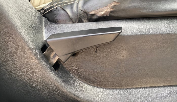 2020 Mahindra KUV 100 NXT K2+ P 6 STR, Petrol, Manual, 77,235 km, Third Seat Row ( optional )