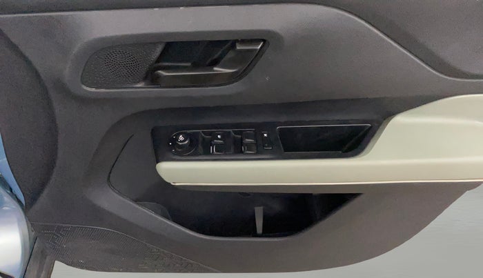 2022 Tata PUNCH ADVENTURE MT, Petrol, Manual, 39,201 km, Driver Side Door Panels Control