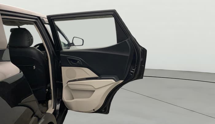 2021 Mahindra XUV300 W4 1.2 PETROL, Petrol, Manual, 31,717 km, RHS Rear Door
