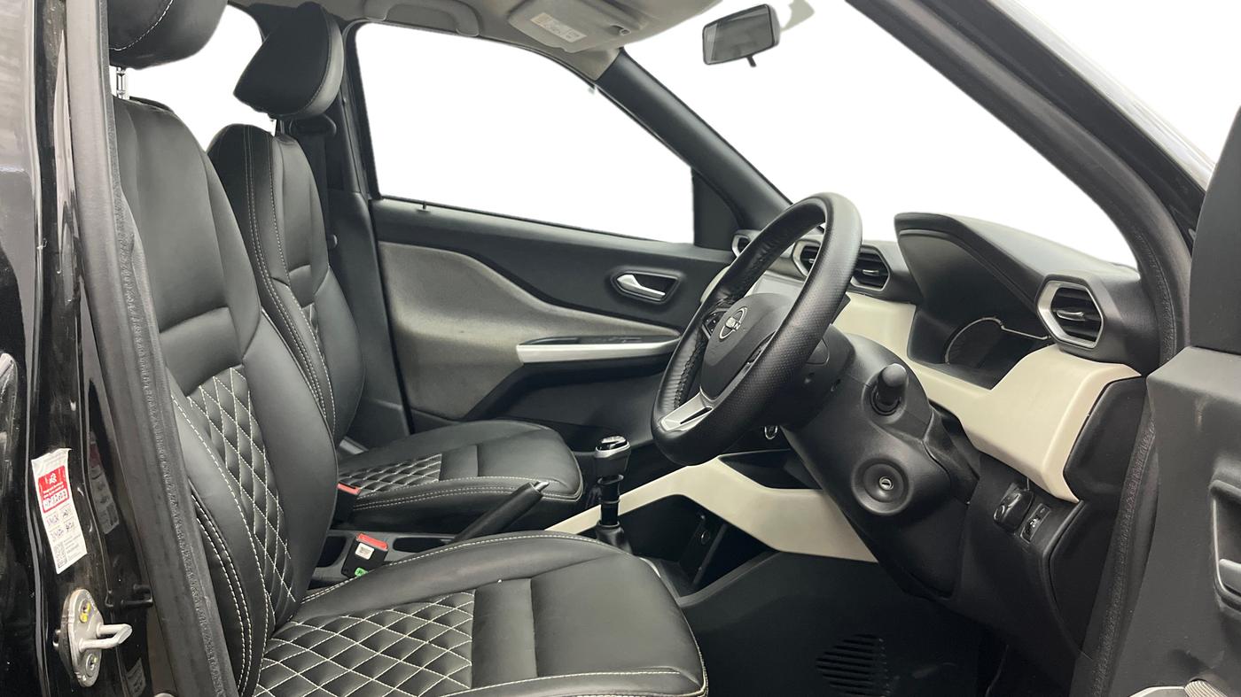 2024 Nissan MAGNITE XL, Petrol, Manual, 25,035 km, Right Side Front Door Cabin