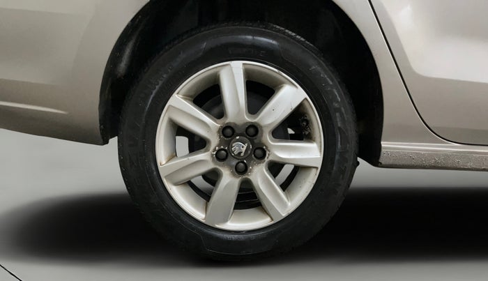 2014 Skoda Rapid AMBITION 1.6 MPI MT PLUS, Petrol, Manual, 61,039 km, Right Rear Wheel