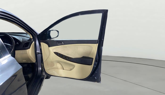 2017 Hyundai Verna 1.6 CRDI SX, Diesel, Manual, 91,585 km, RHS Front Door