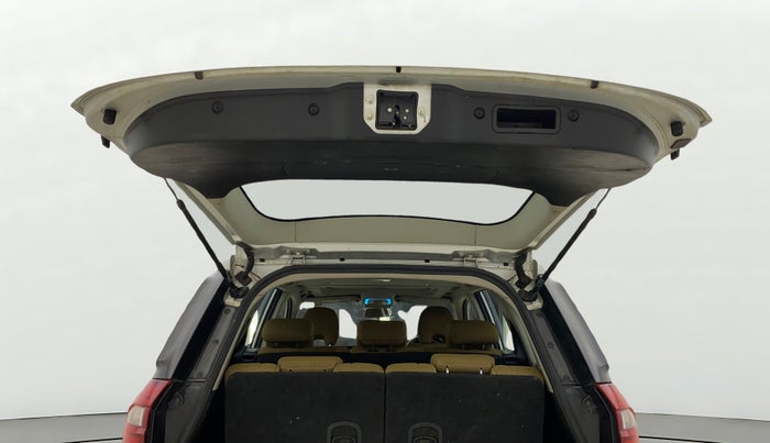 2020 Mahindra XUV500 W9 AT, Diesel, Automatic, 74,659 km, Boot Door Open