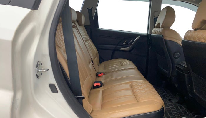 2020 Mahindra XUV500 W11, Diesel, Manual, 66,281 km, Right Side Rear Door Cabin