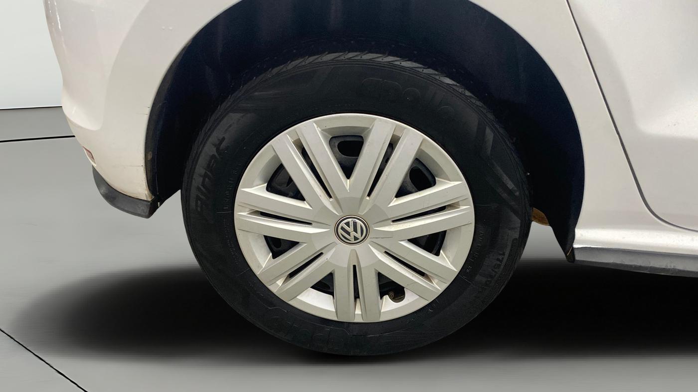 2021 Volkswagen Polo TRENDLINE 1.0L, Petrol, Manual, 1,22,676 km, Right Rear Wheel