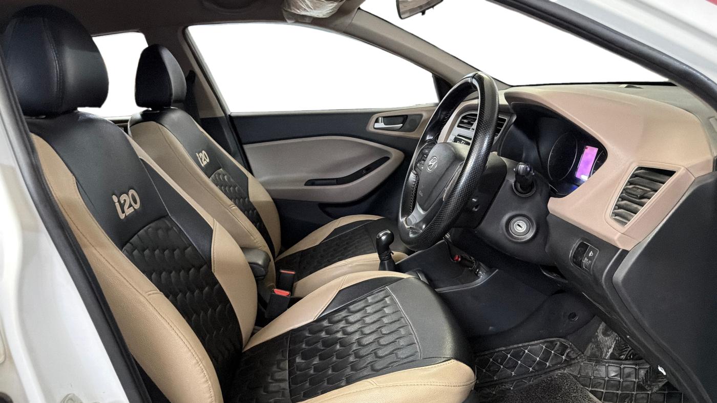 2020 Hyundai Elite i20 SPORTZ PLUS 1.2, Petrol, Manual, 43,282 km, Right Side Front Door Cabin