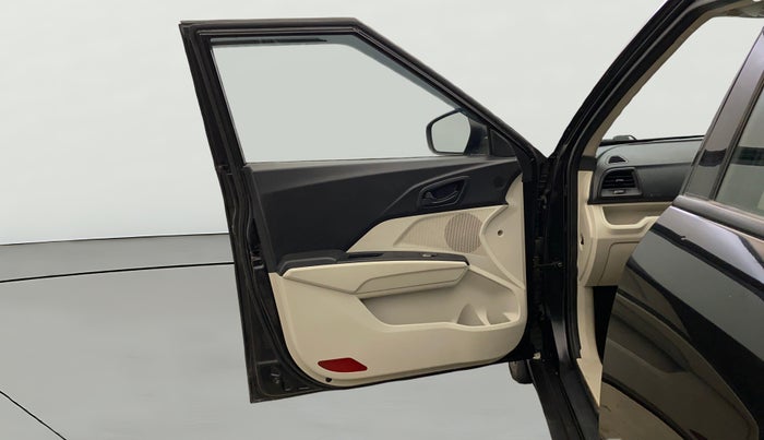 2023 Mahindra XUV300 W4 1.2 PETROL, Petrol, Manual, 52,472 km, LHS Front Door