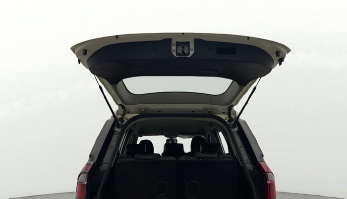 2020 Mahindra XUV500 W5, Diesel, Manual, 56,961 km, Boot Door Open