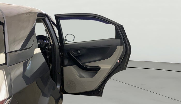 2018 Tata NEXON XM PETROL, CNG, Manual, 70,917 km, RHS Rear Door