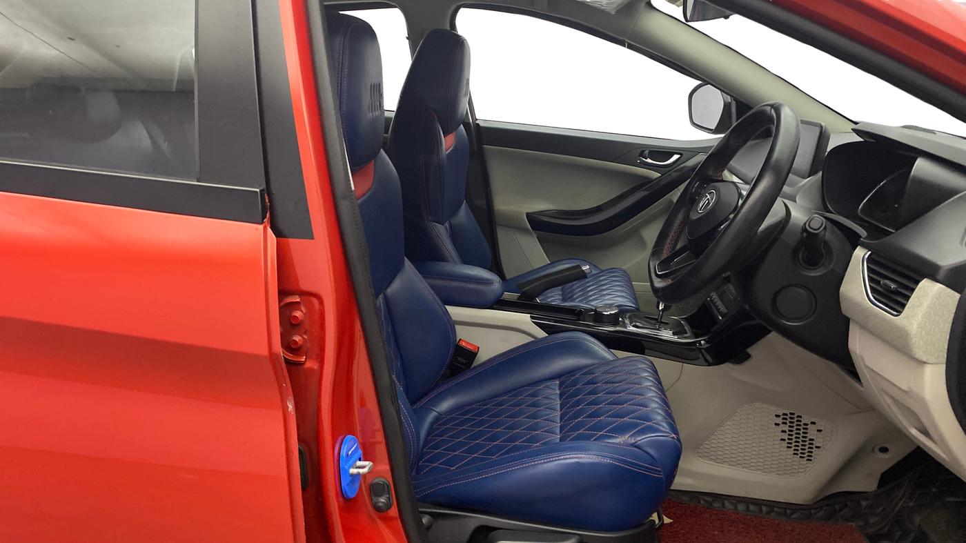 2020 Tata NEXON XZA PLUS SUNROOF PETROL, Petrol, Automatic, 44,718 km, Right Side Front Door Cabin