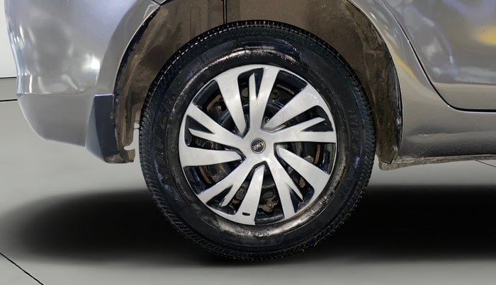 2015 Maruti Swift VXI, Petrol, Manual, 48,444 km, Right Rear Wheel