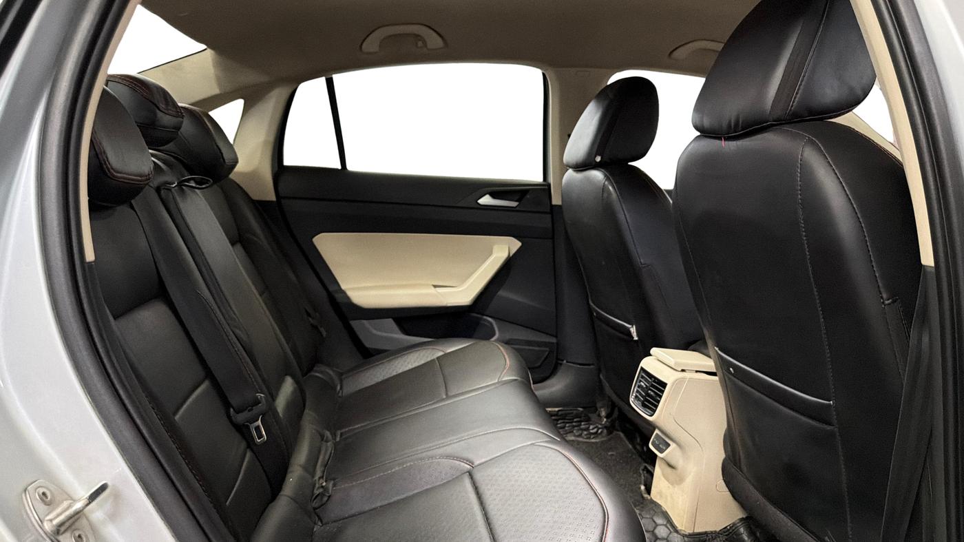 2022 Volkswagen VIRTUS HIGHLINE TSI 1.0 MT, Petrol, Manual, 77,526 km, Right Side Rear Door Cabin