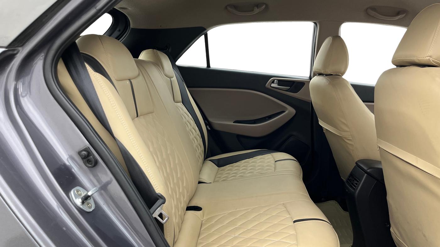 2015 Hyundai Elite i20 SPORTZ 1.2, Petrol, Manual, 76,326 km, Right Side Rear Door Cabin