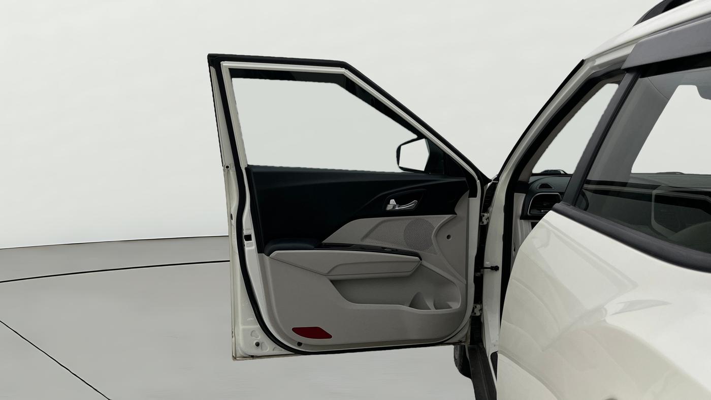 2022 Mahindra XUV300 W8 (O) 1.2 PETROL AMT, Petrol, Automatic, 53,632 km, LHS Front Door