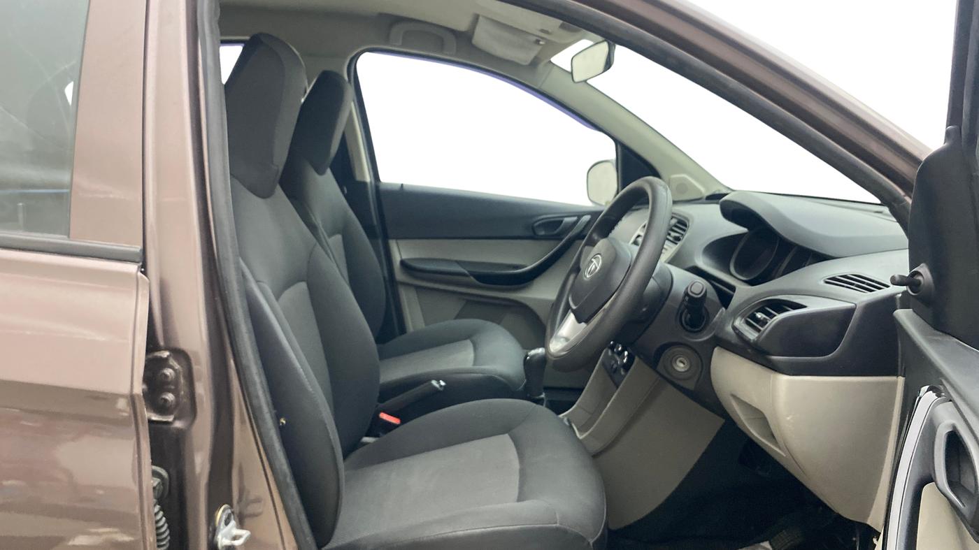 2017 Tata Tiago XM PETROL, Petrol, Manual, 1,07,041 km, Right Side Front Door Cabin