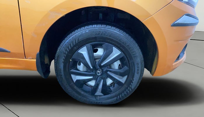 2017 Tata Tiago XE PETROL, Petrol, Manual, 99,366 km, Right Front Wheel