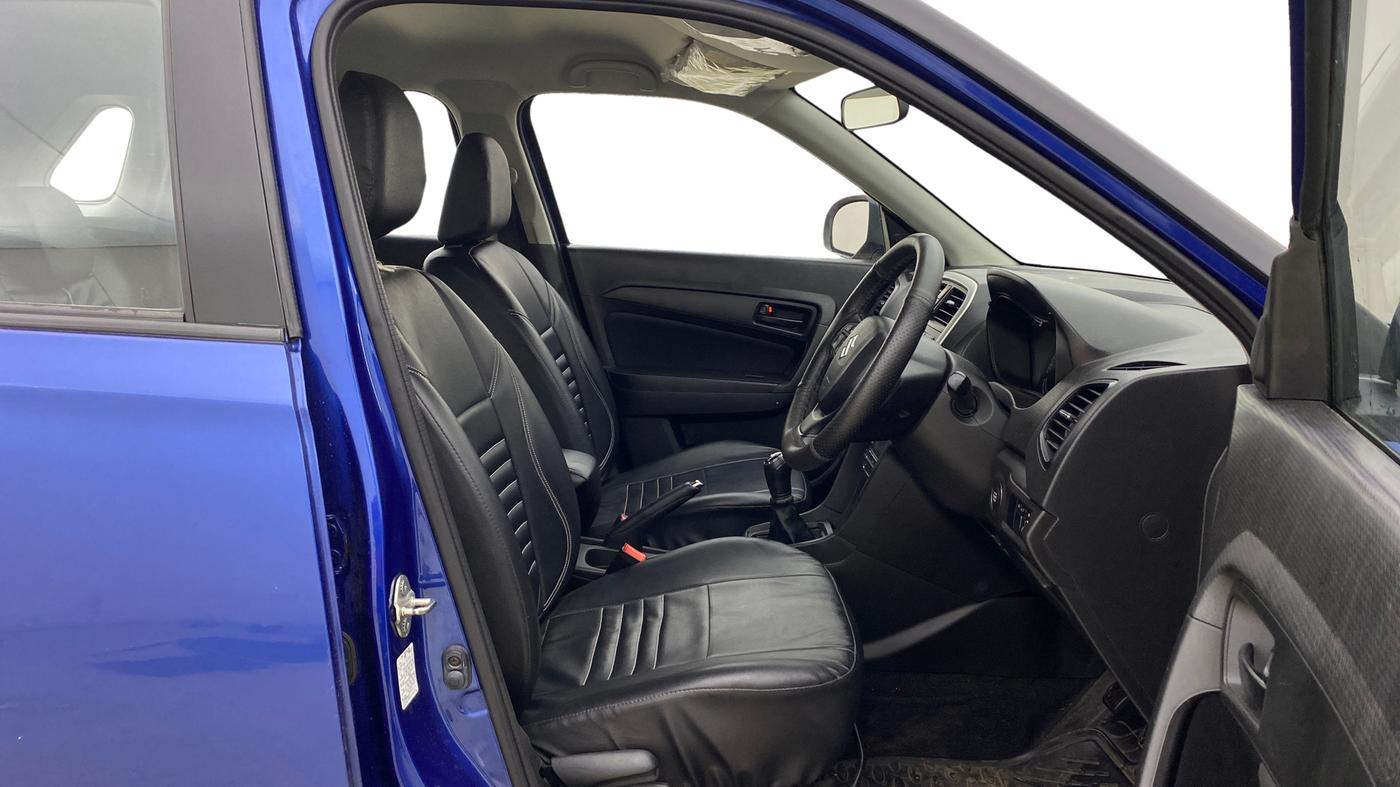 2020 Maruti Vitara Brezza VXI, Petrol, Manual, 30,586 km, Right Side Front Door Cabin