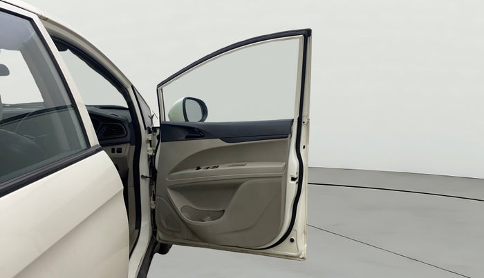 2019 Mahindra MARAZZO M4 8 STR, Diesel, Manual, 73,866 km, RHS Front Door