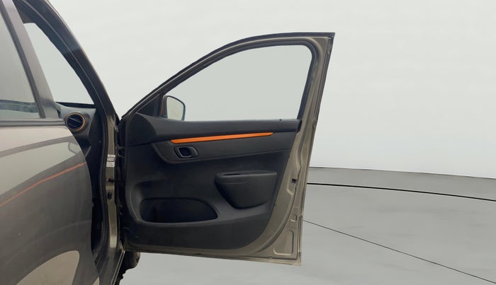 2017 Renault Kwid CLIMBER 1.0 AMT, Petrol, Automatic, 42,870 km, RHS Front Door